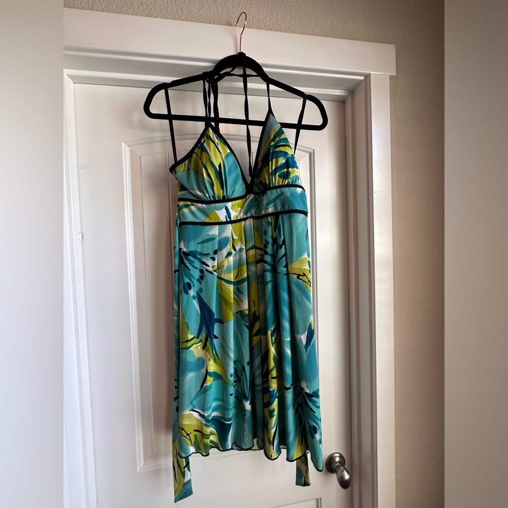 The perfect tropical sundress! Women’s size large.